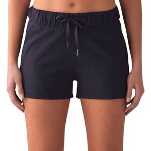 NWOT LULULEMON ATHLETICA On The Fly Short 'Woven' '2.5" In Midnight Navy Size 2